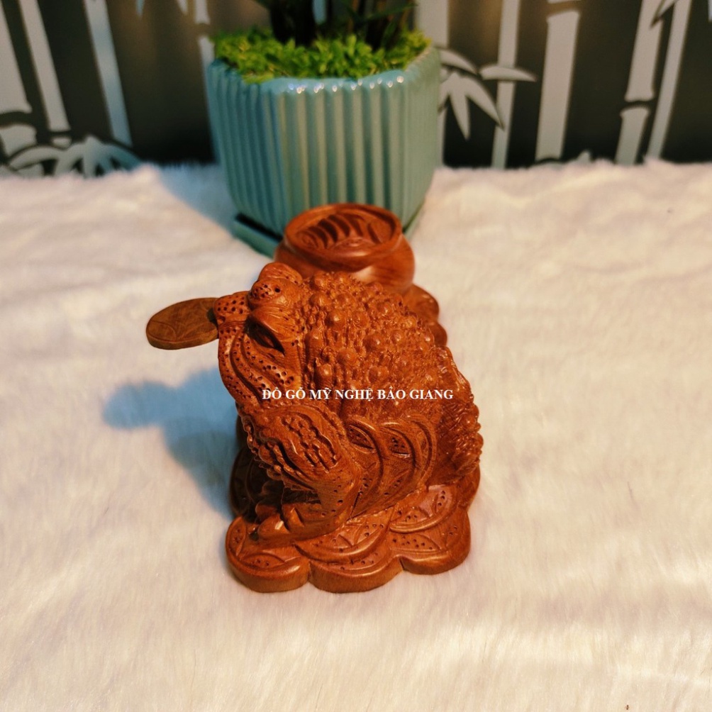 Tượng con cóc trấn chum vàng gỗ hương
