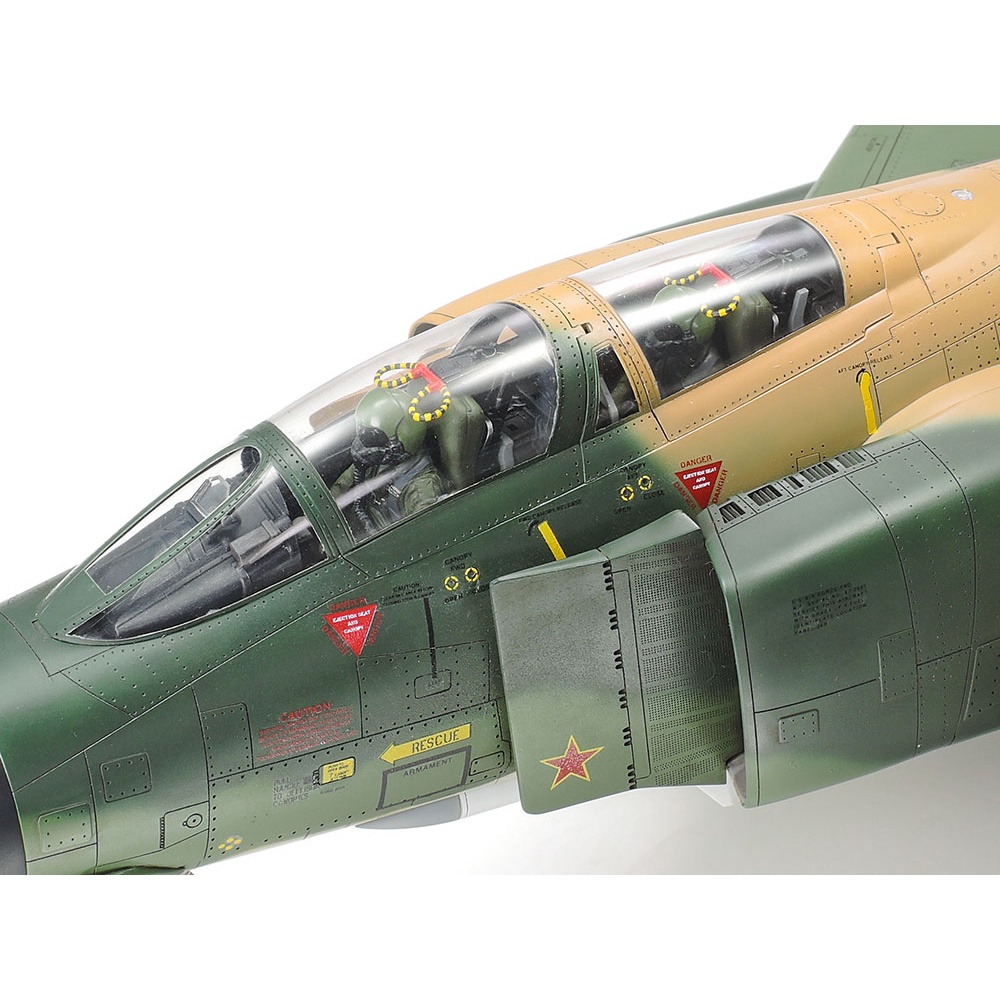 Mô hình máy bay quân sự 1/32 SCALE McDONNELL F-4 C/D PHANTOM ii 60305 Tamiya