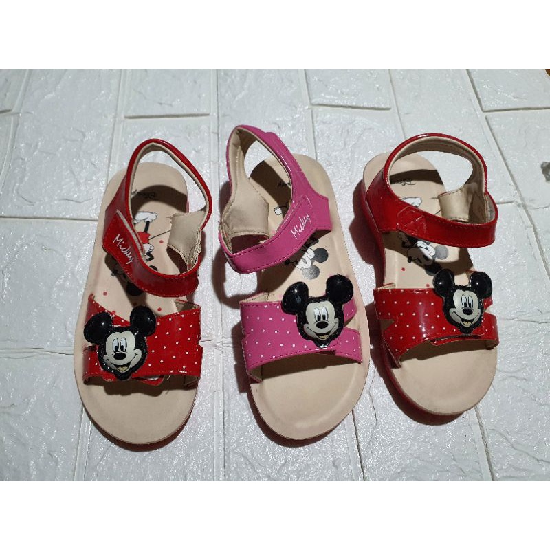 Sandal bé gái Bitias size từ 25-33