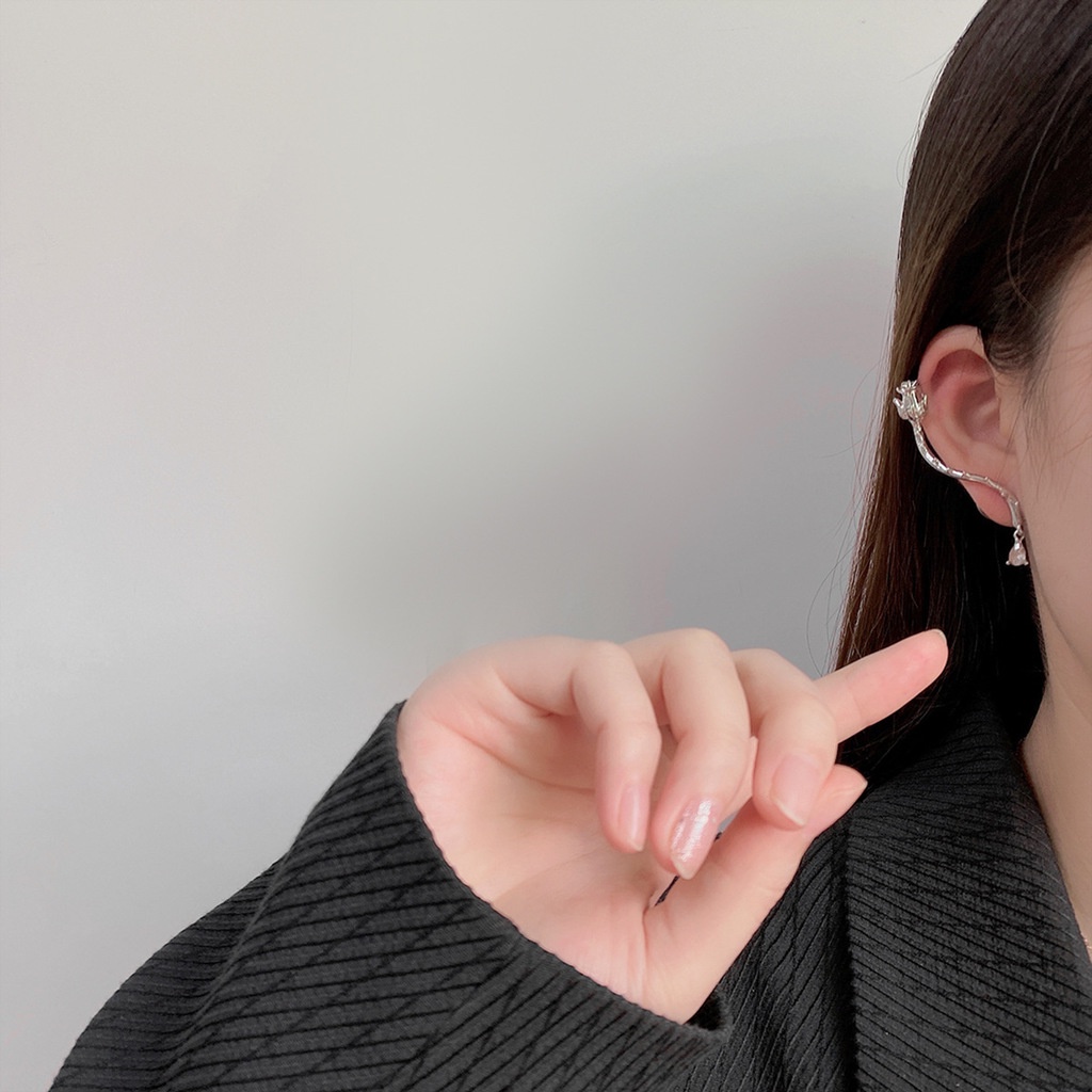 Khuyên tai hình hoa hồng đính đá kim cương cho nữ