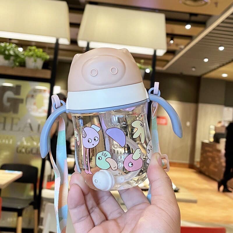 Bình Tập Hút/ Bình Nước Chống Sặc Hình Heo Dễ Thương Cho Bé, Dung Tích 250ml Kèm Dây Đeo Siêu Cute