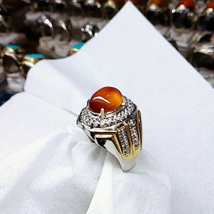 Nhẫn Đính Đá Garnet Tự Nhiên Sang Trọng