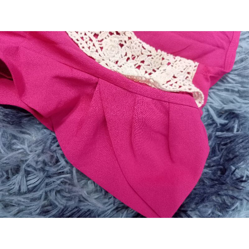 Đầm 2 màu, cổ ren