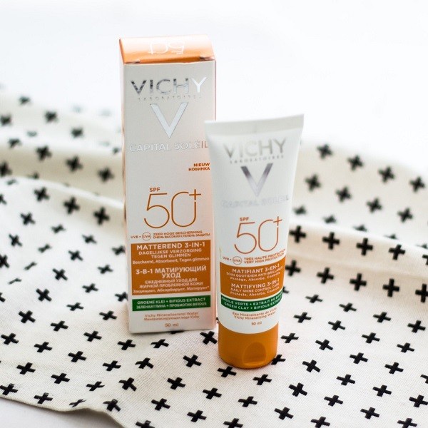 Kem chống nắng cho da dầu mụn Vichy Capital Soleil Mattifying 3-In-1 SPF 50