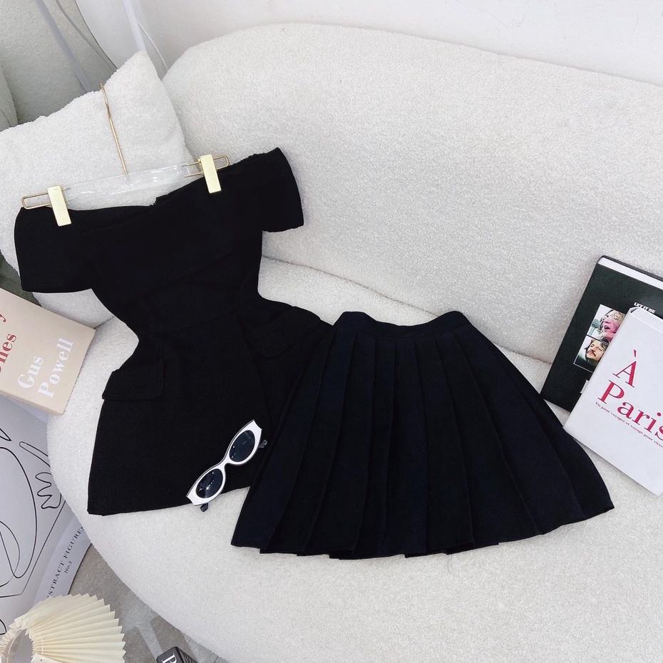 SET ÁO ĐEN TRỄ VAI ĐẮP CHÉO NGỰC +  CHÂN VÁY XOÈ XẾP LY
