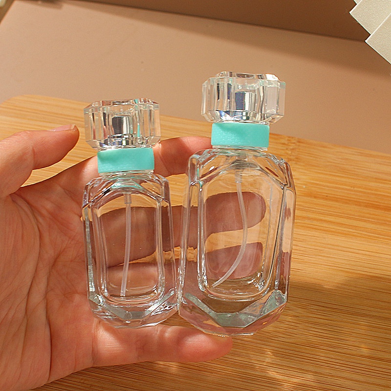 1 Lọ Nước Hoa Dạng Xịt Bằng Thủy Tinh Hình Kim Cương Sang Trọng 30 / 50ml