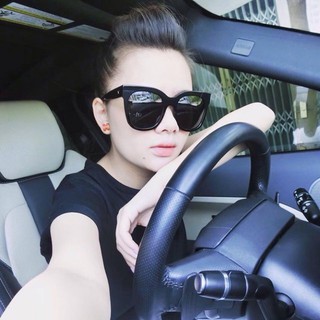 Kính chữ v đen gọng to sang chảnh