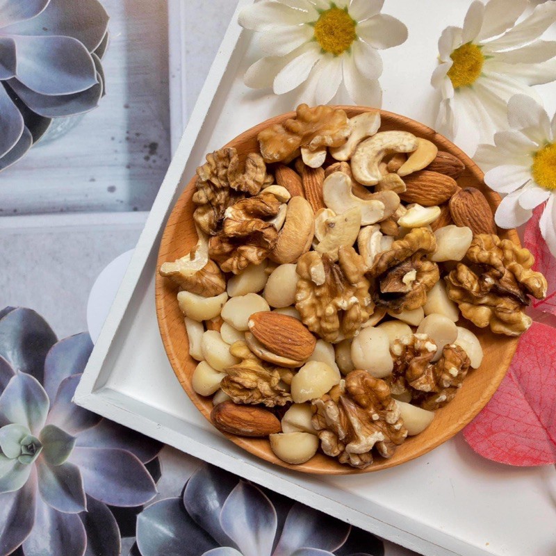 Mixed Nuts 5 Loại Hạt: Macca, Hạt Điều, Hạnh Nhân, Óc Chó, Nho Khô