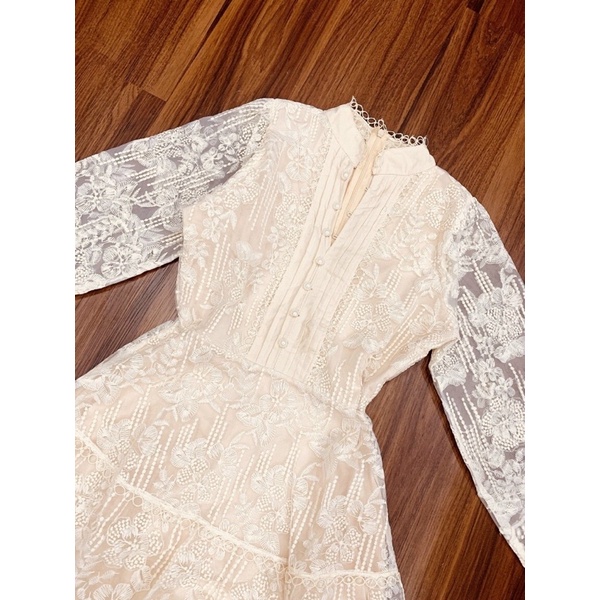 G11-đầm ren Nude xoè