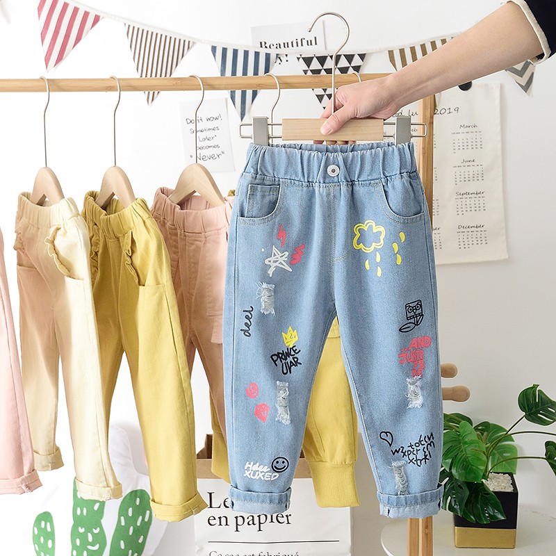 Quần jean dáng dài in hình Graffiti dành cho bé gái