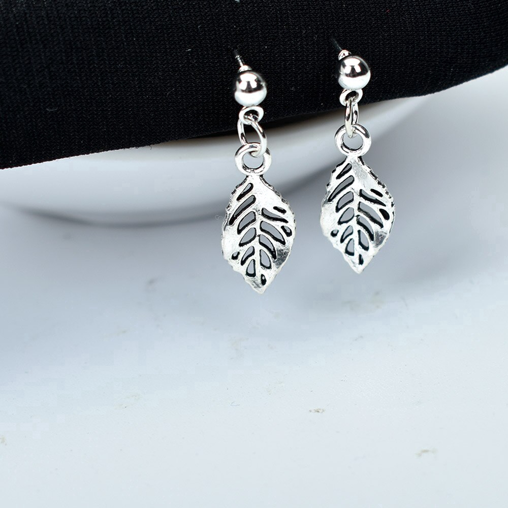 Khuyên tai kim loại hình chiếc lá và ngôi sao dễ thương