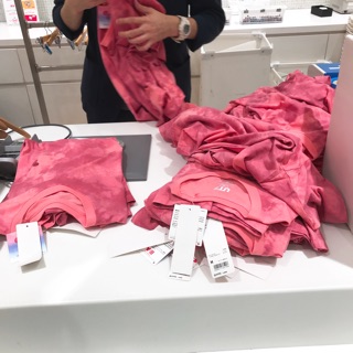 áo loang mickey uniqlo
