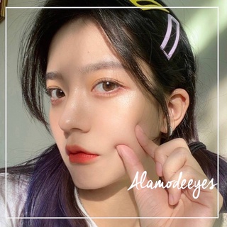 Lens nâu trong áp tròng
