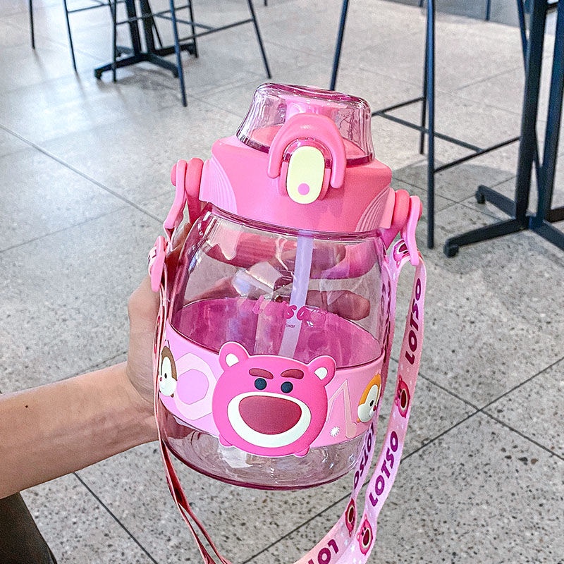 Bình Nước Nhựa Dung Tích Lớn In Hình Dâu Tây/Gấu Kèm Ống Hút Cho Bé Gái