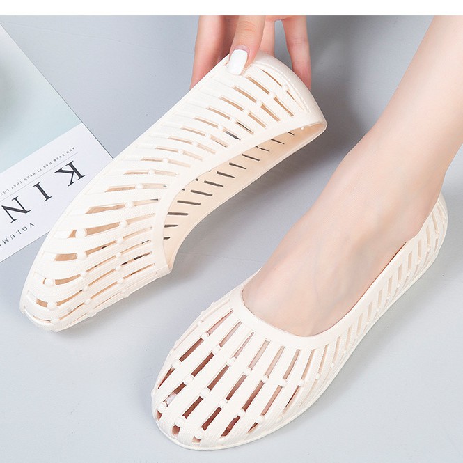 Giày nhựa đi mưa nữ đi biển chống trơn trượt, đế bằng thời trang Vuajay V250