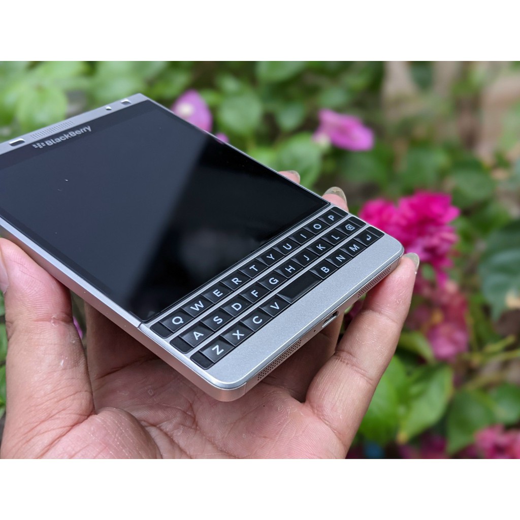 BLACKBERRY PASSPORT SILVER