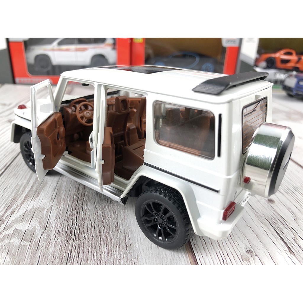 Mô hình xe Mercedes-Benz AMG G63 tỉ lệ 1:32 khung kim loại, 3 màu Đen, Đỏ, Trắng