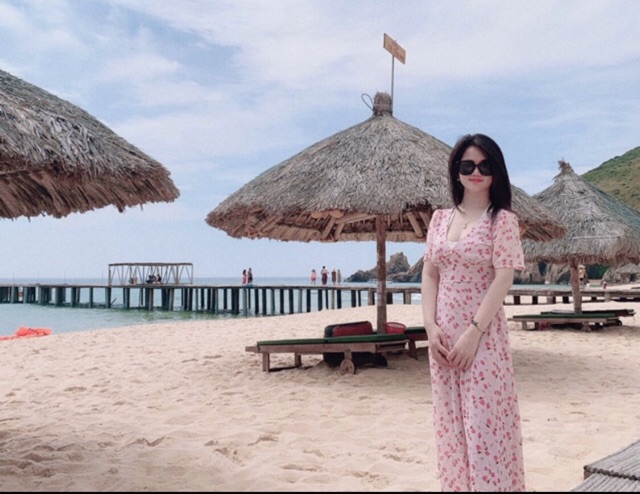 Đầm xoè nhẹ họa tiết hoa Hồng nhỏ nền váy Hồng thêm dịu dàng