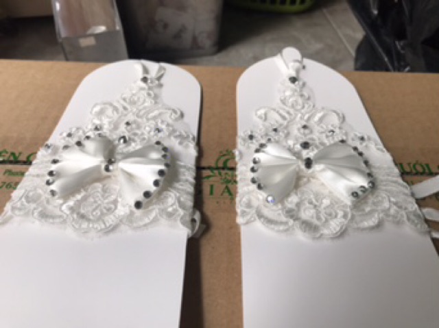 Găng tay cô dâu hở ngón đính nơ hạt