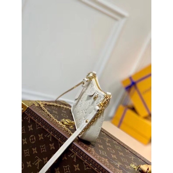 Túi đeo chéo da thật hàng vip logo thương hiệu Louis Vuitton LV Easy Pouch On Strap 2022 cao cấp
