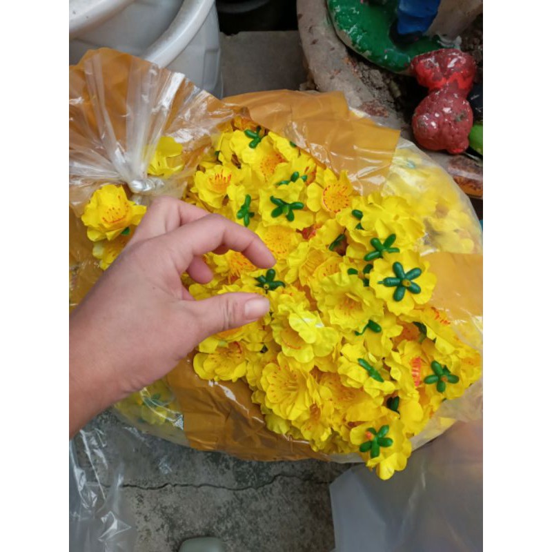 40 bông hoa mai trang trí nhà cửa tặng 1cái keo nến