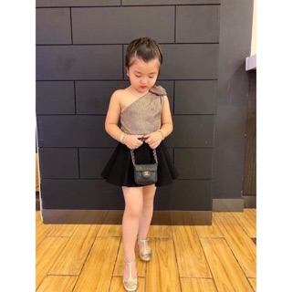 Set áo lệch vai đính nơ kèm chân váy cho bé gái
