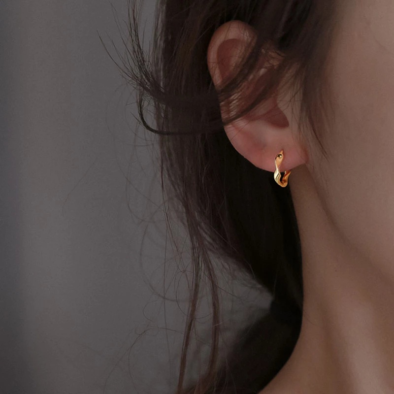 Đôi bông tai tạo hình độc đáo cho nữ