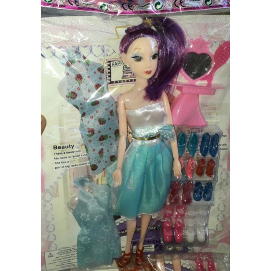 Sét bé khớp có 11 khớp mắt ngọc cao 30 cm và 8 đôi giày+ 2 cái váy+ bàn trang điểm