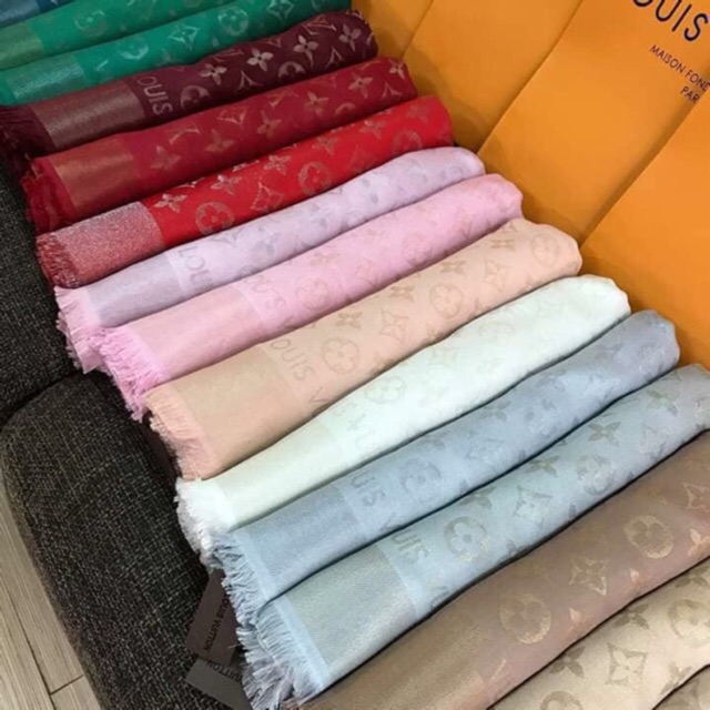 Khăn LV full box 350k đủ bill thẻ.