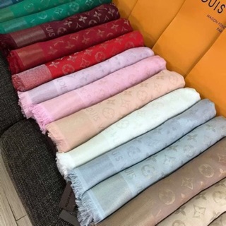 Khăn LV full box 350k đủ bill thẻ.