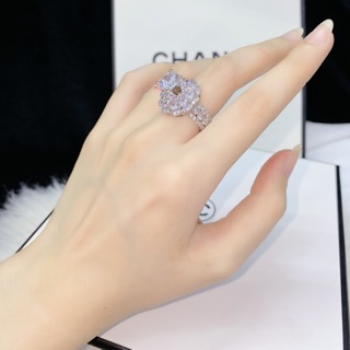 Nhẩn nữ 3 hàng đá viên trụ cao mạ bạch kim