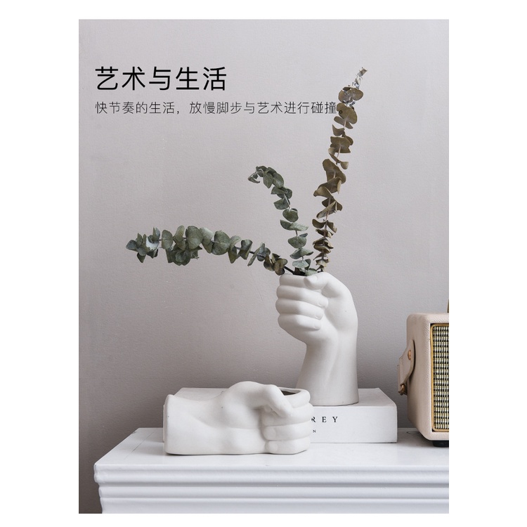 Bình hoa hình bàn tay nắm độc đáo , bình hoa trang trí
