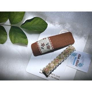 Kẹp tóc tông nâu phong cách Vintage