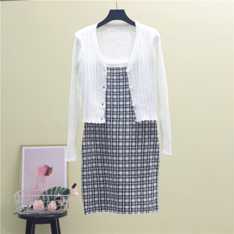 Set 2 Món Gồm Áo Cardigan Len Dài Tay Kèm Váy Ca Rô Không Tay Quyến Rũ