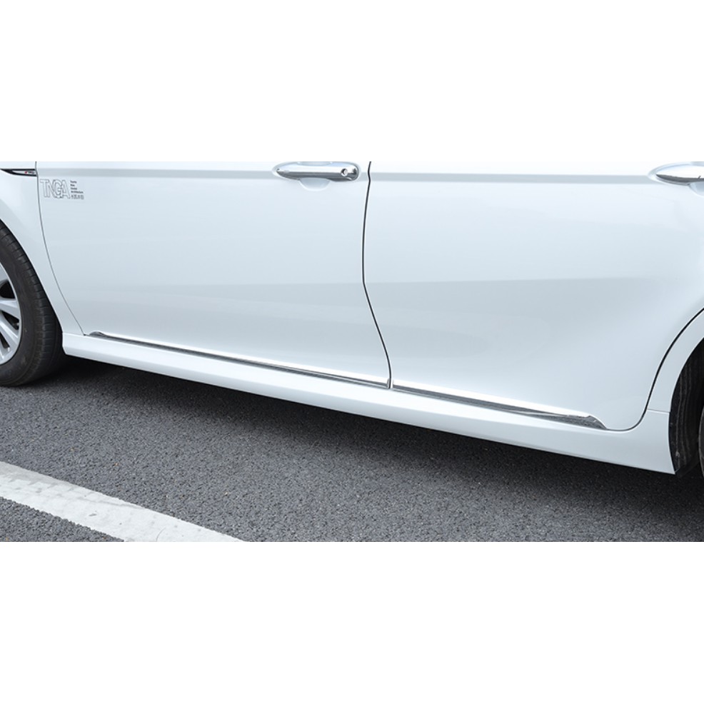 Nẹp sườn trang trí Toyota Camry 2019