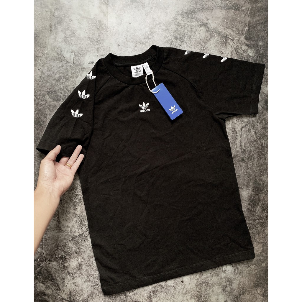 (HÀNG XUẤT XỊN) Áo đen nhiều logo 1567 Repeat Trefoil tee Made in Cambodia full tag code  Size S M L