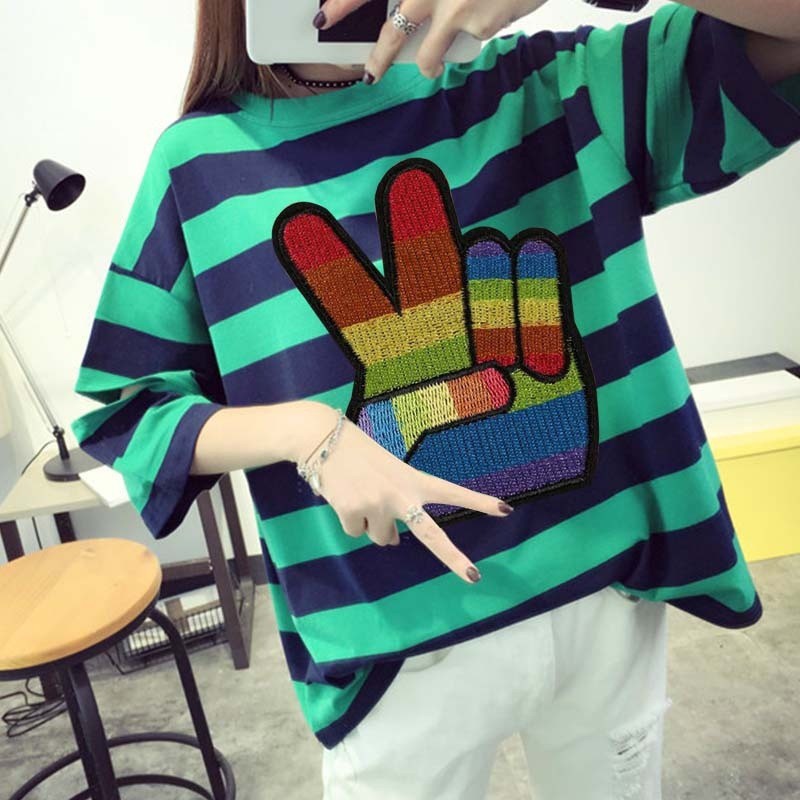 Bộ 2 sticker ủi thêu hình bàn tay cầu vồng LGBT