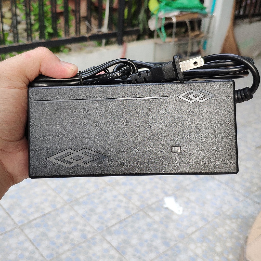 Sạc 10S 5A 36V (42V) dùng cho pin Li-ion 3.7V (Có quạt)
