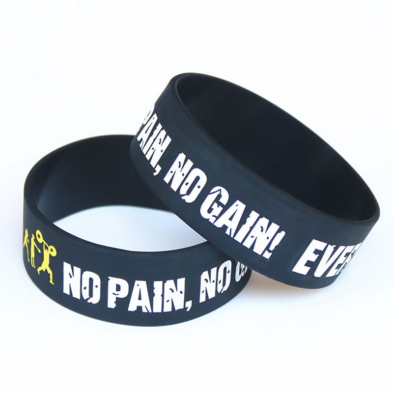 Vòng tay silicon bảng rộng in chữ everybody fit no pain no gain