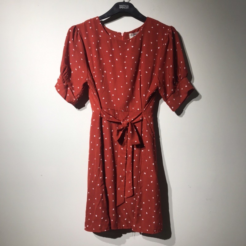 đầm đỏ chấm bi