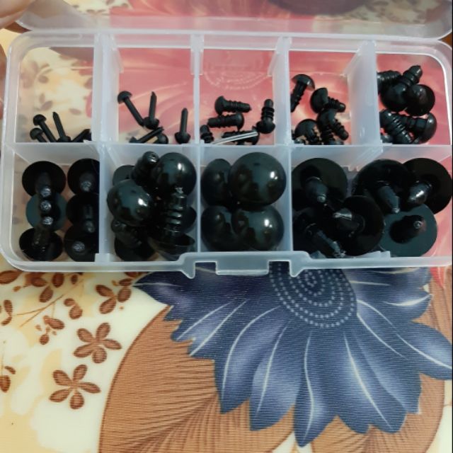 1 hộp mắt thú đủ size