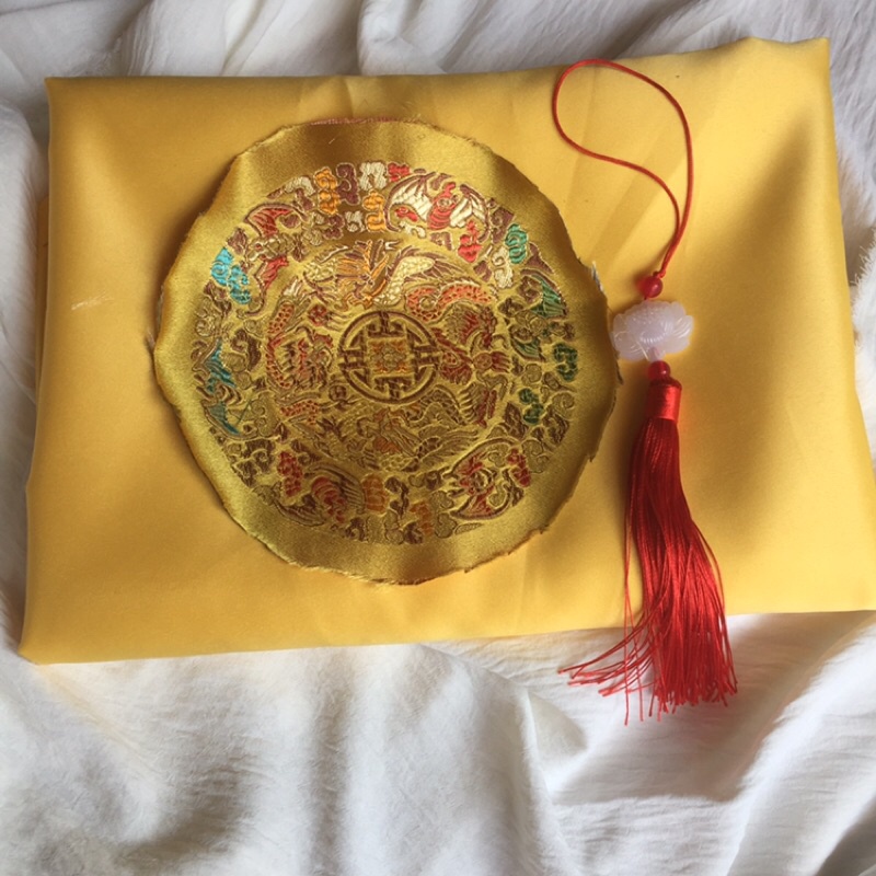 Vải và hình trang trí áo dài