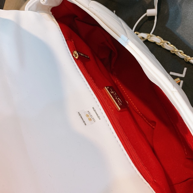 Túi đeo chéo classic quai xích trắng hoạ tiết trần trám da mịn fullbox có hộp