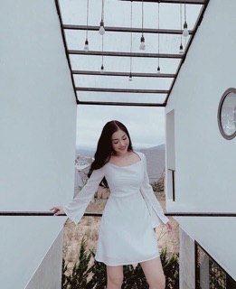 ĐẦM TRẮNG XOÈ TAY LOE