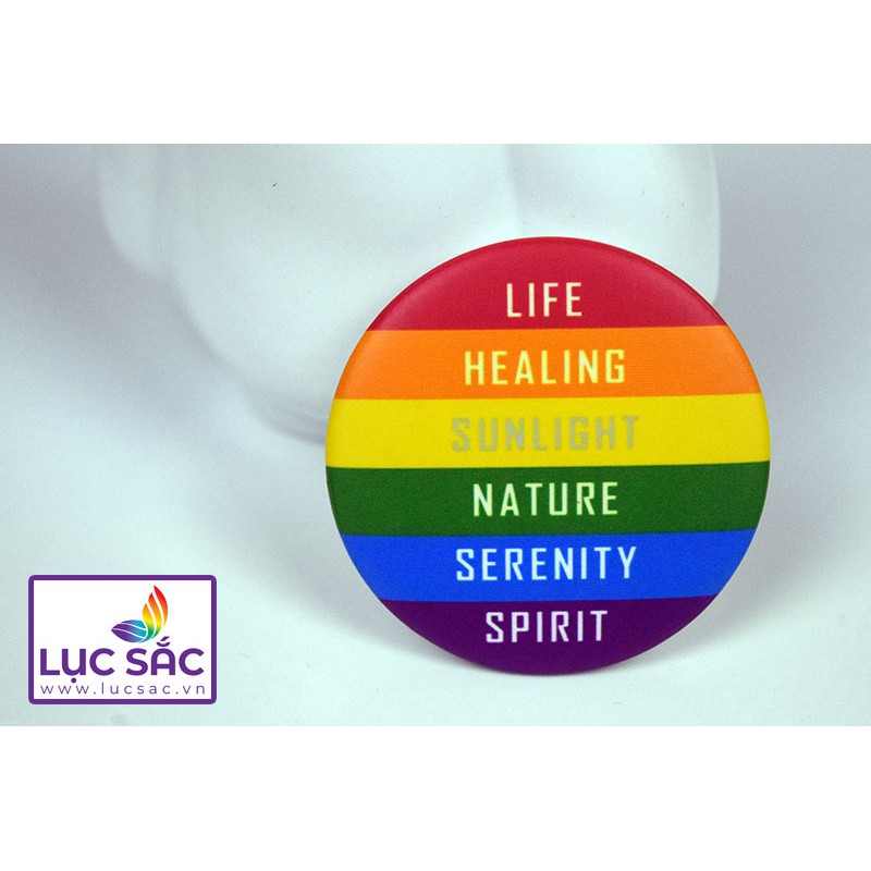 Huy hiệu LGBT Lục Sắc cài áo có chữ – TT018