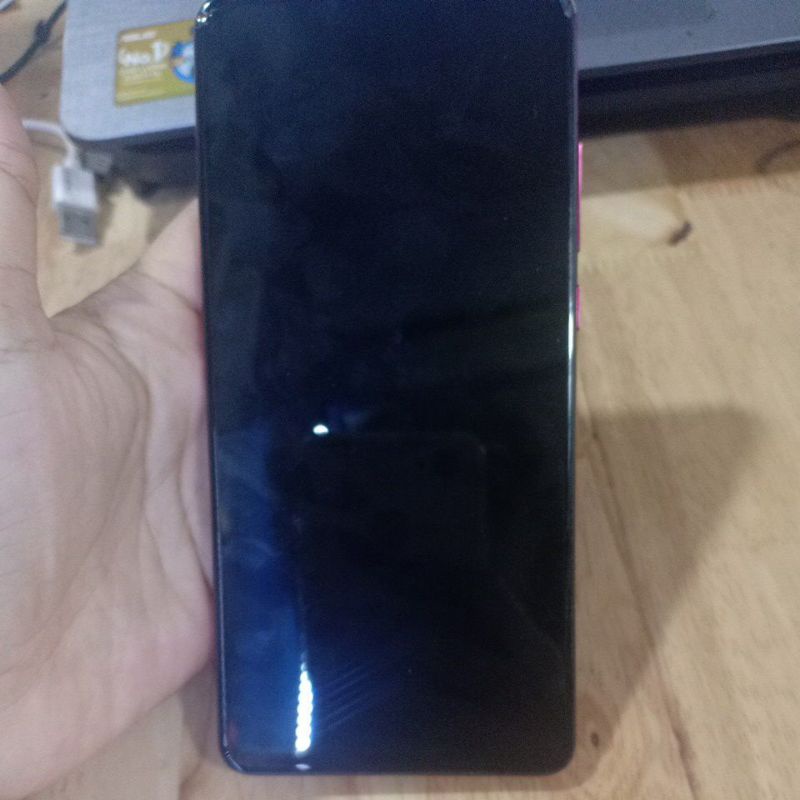 xác điện thoại xiaomi mi 9t vỡ màn hình