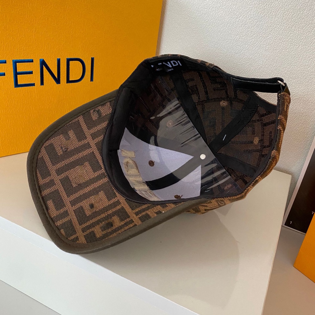 Mũ Lưỡi Trai FENDI Thời Trang Xuân Hè Năm 2021 Dễ Phối Đồ Cho Nam Và Nữ