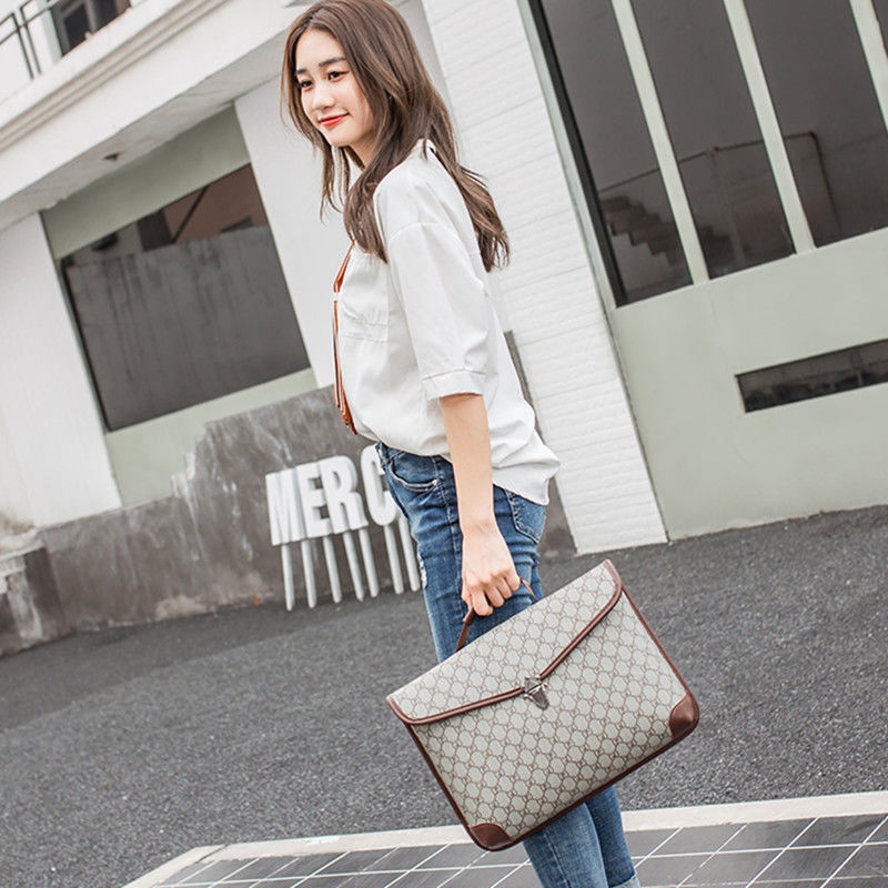 Công việc thời trang... một thập giá trên vai... mang theo tập tin điện thoại di động... máy tính... chuyên nghiệp lao đ | BigBuy360 - bigbuy360.vn