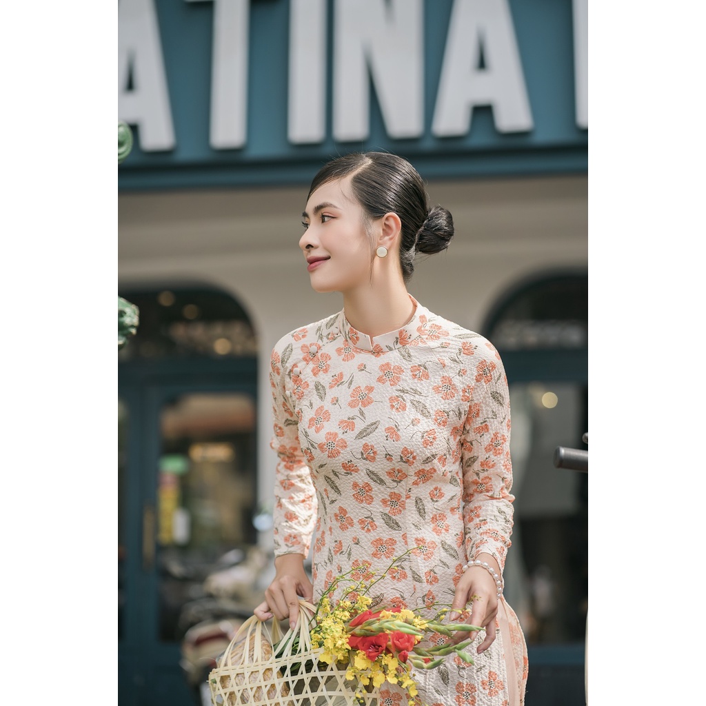 Áo dài gấm xốp mềm họa tiết hoa - form truyền thống AD666