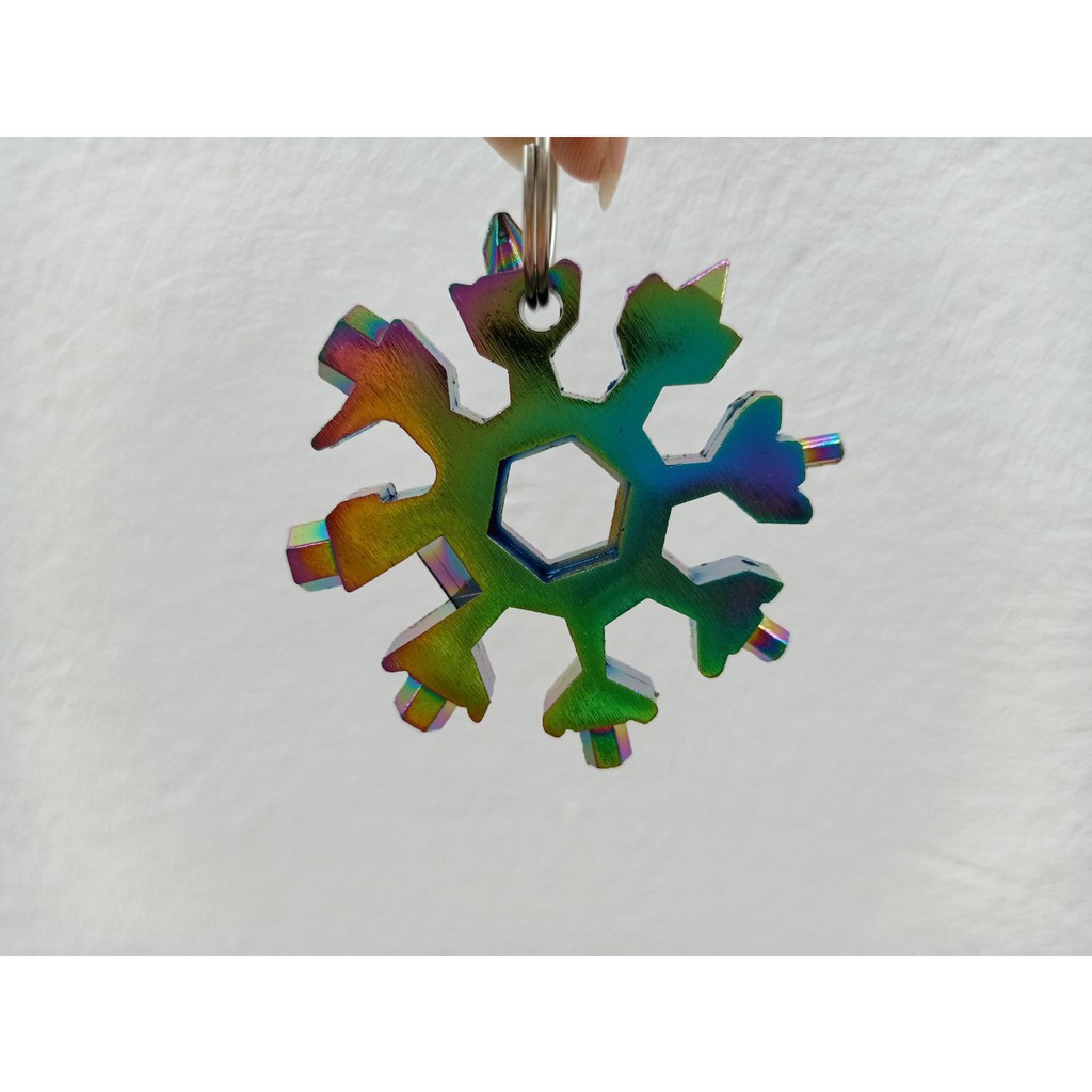 Móc khóa ô tô xe máy titan 7 màu đa năng vừa làm tua vít,mở bia .lục lăng,vv....